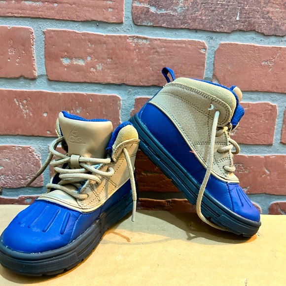 Nike little boys (toddler) duck style boots size US 10C (child) like new! - Picture 1 of 7